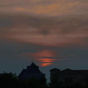 快拨出我是你母亲的歌曲播放电影
